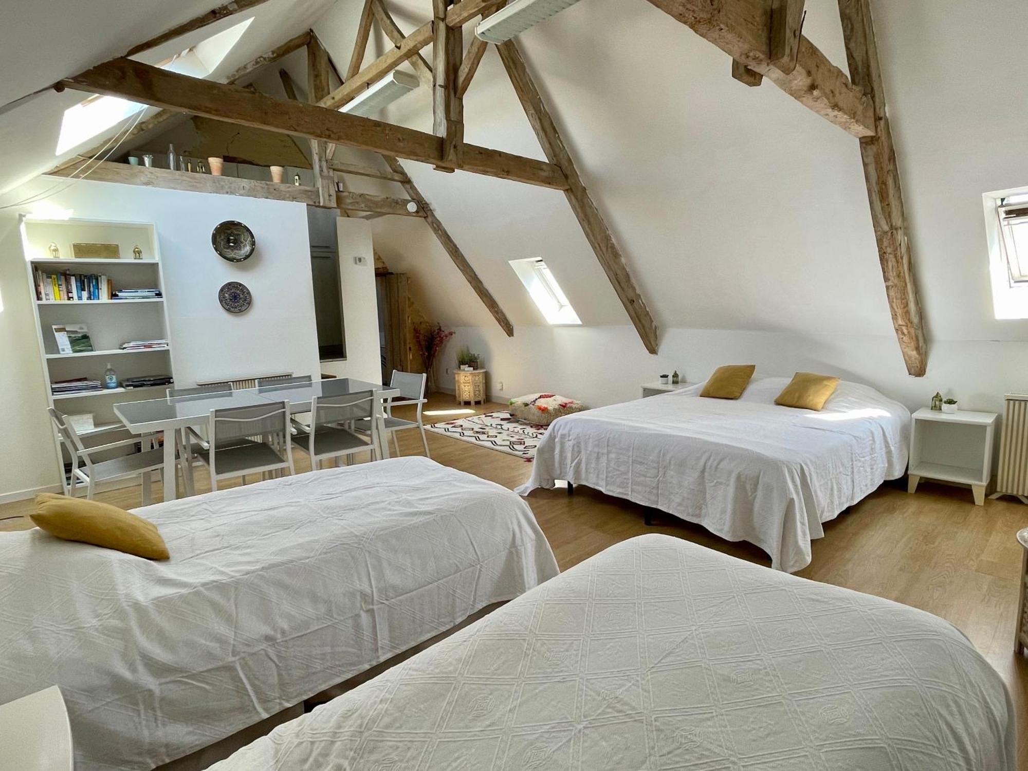 Le Manoir Des Doyens Loft - Sleeps 8 - Breakfast Included! Bed & Breakfast Bayeux Exterior photo